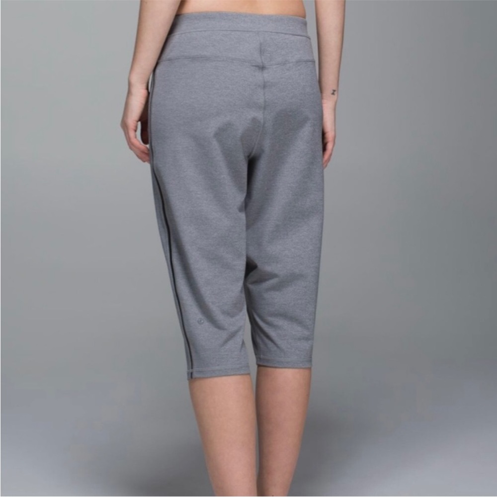 Lululemon retreat Yogi cropped pants gray 4 - Picture 4 of 11
